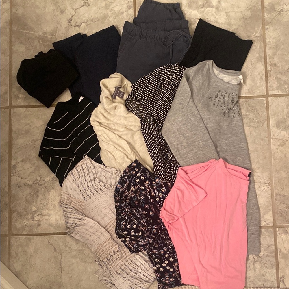 11 pieces of maternity clothing